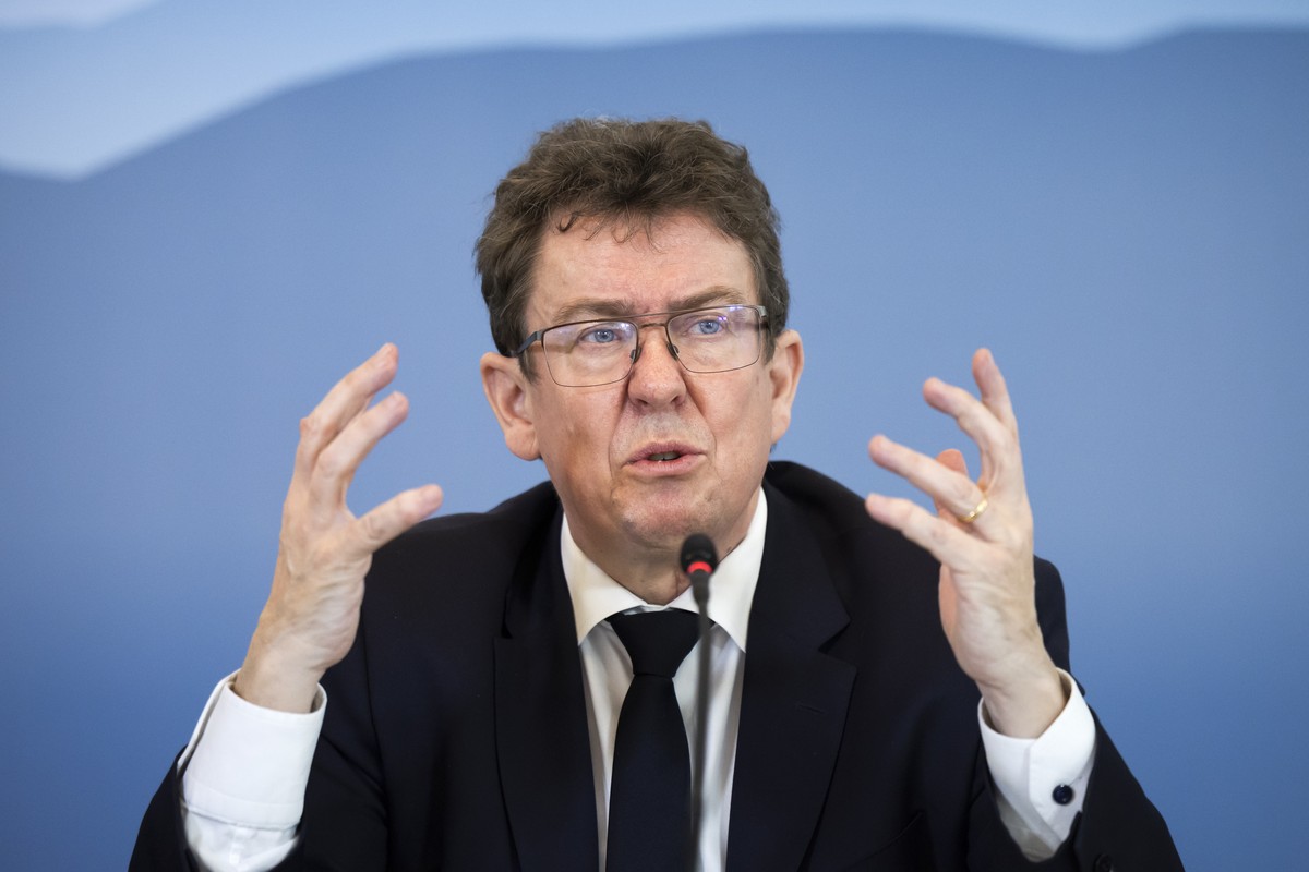 Bundesrat Albert Roesti spricht waehrend einer Medienkonferenz zum weiteren Vorgehen zur Bahn- und Strasseninfrastruktur, am Dienstag, 28. Januar 2025 in Bern. (KEYSTONE/Peter Klaunzer)