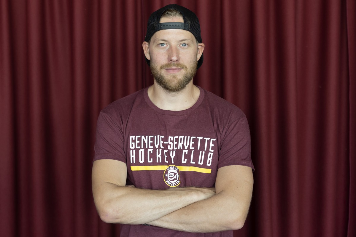 Geneve-Servette's forward Linus Omark poses for the photographer, after the training session of the Geneve-Servette HC team ahead the new regular season of the National League, at the ice stadium ...