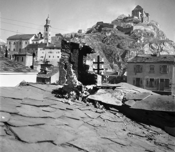 Schaeden und Truemmer des Erdbebens vom 25. Januar 1946 in Sion im Kanton Wallis. (KEYSTONE/PHOTOPRESS-ARCHIV/Walter Studer)