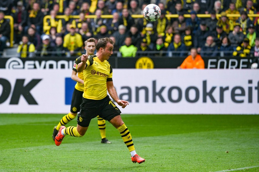 Fu�ball 1. Bundesliga 31. Spieltag Borussia Dortmund - FC Schalke 04 am 27.04.2019 im Signal Iduna Park in Dortmund Tor zum 1:0 durch Mario G�tze ( Dortmund ) DFL regulations prohibit any use of photo ...