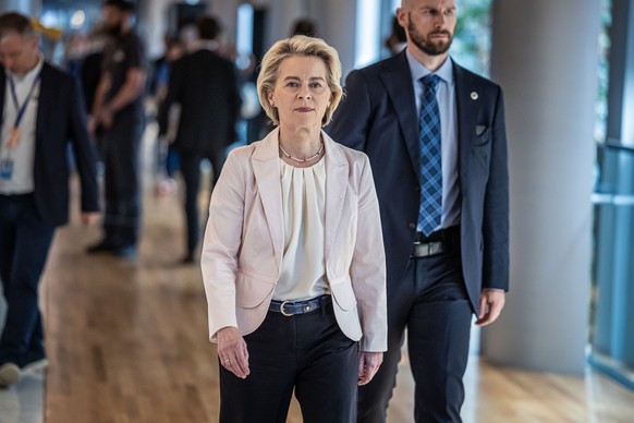 epa11480179 European Commission President Ursula von der Leyen (C) arrives at the European Parliament in Strasbourg, France, 15 July 2024. The first plenary session of the new European Parliament take ...