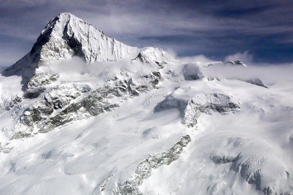 HANDOUT - This video still from the video published by the Valais cantonal police on 11 March 2024 shows the Tete Blanche snow field where five bodies were found, center, below the Dent d