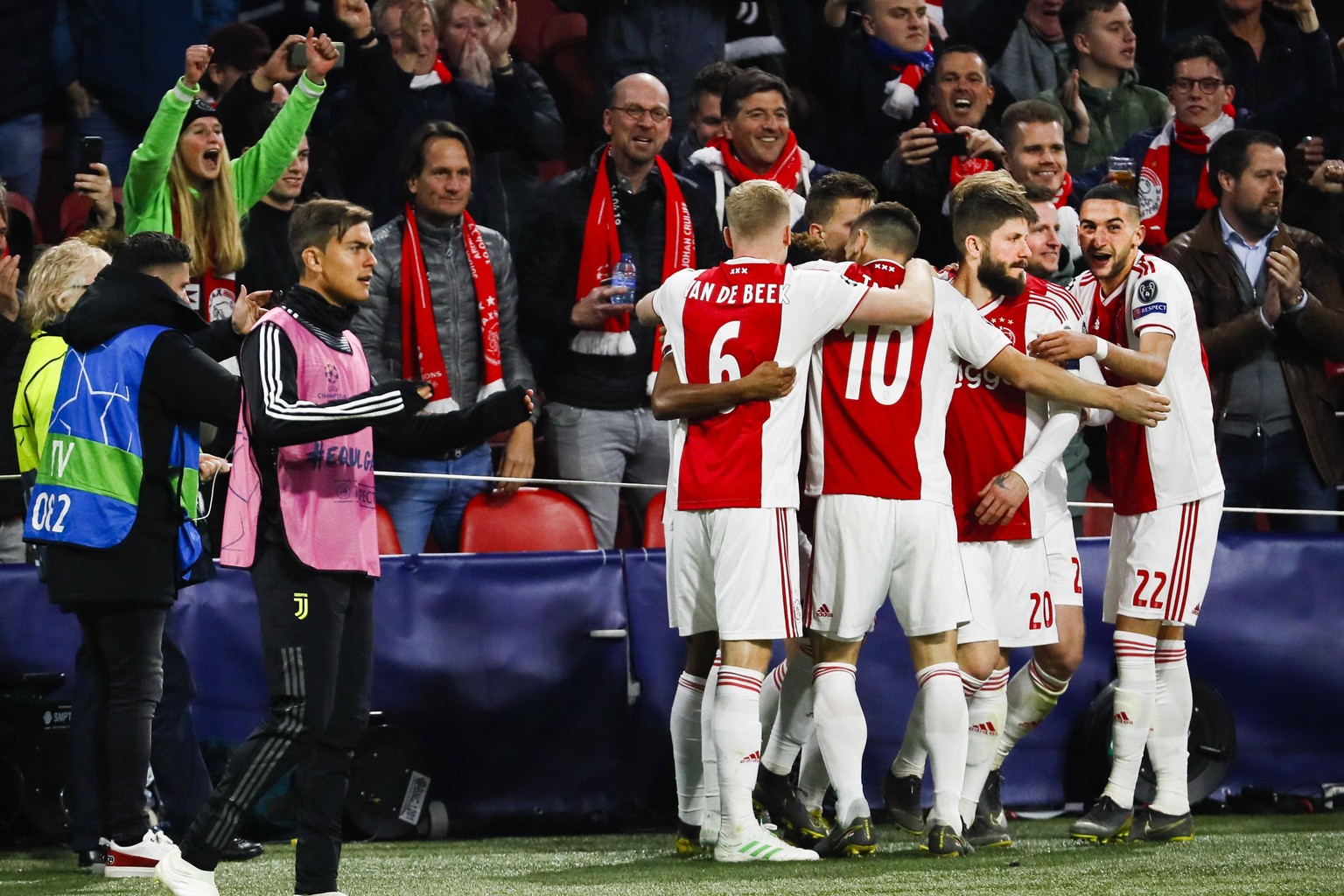 epa07497589 Ajax players celebrate the 1-1 goal during the UEFA Champions League quarter final first leg soccer match betweeen Ajax Amsterdam and Juventus FC in Amsterdam, The Netherlands, 10 April 20 ...