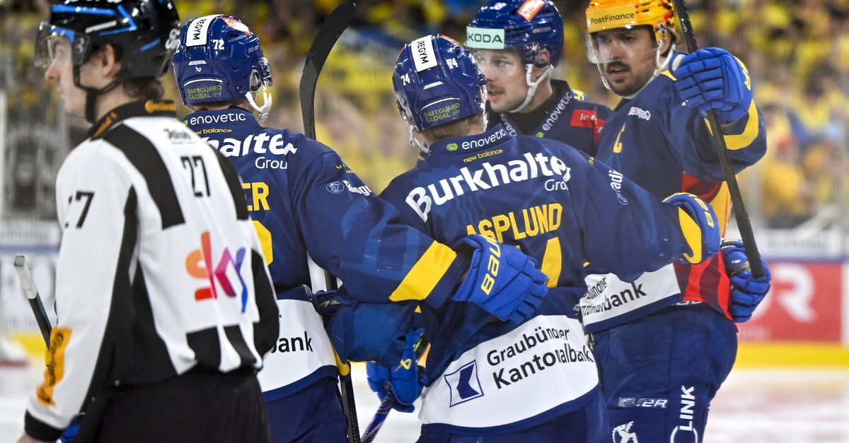 HCD schaltet Zug in Viertelfinals aus – Fribourgs Bertschy schlägt SCRJ-Goalie nach Ende