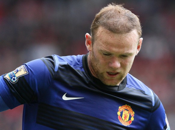 epa03217824 Manchester United&#039;s Wayne Rooney shows dejection after their English Premiership league soccer match against Sunderland at the stadium of Light, Britain 13 May 2012. Manchester City b ...