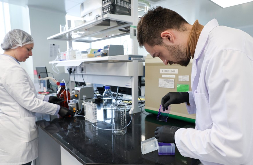 RUSSIA, ST PETERSBURG - NOVEMBER 3, 2023: Employees are at work at a laboratory developing polysaccharide conjugate vaccines at St Petersburg Research Institute of Vaccines and Serums of the Russian F ...