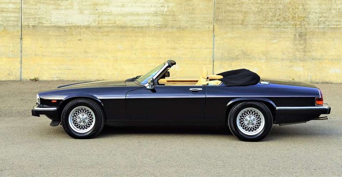 Jaguar XJS 5.3 V12 Cabrio 
auto retro design 
https://www.retrocars.ch/oldtimer/jaguar-xjs-5-3-v12-cabrio/