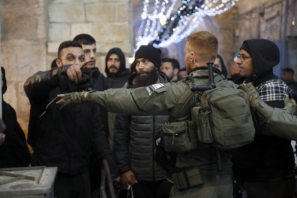 epa10560750 Israeli police are on high alert in the alley of Jerusalem's Old City after forcing all worshipers to leave the grounds of the Al Aqsa Mosque, in Jerusalem, April 5, 2023. Clashes between Palest...