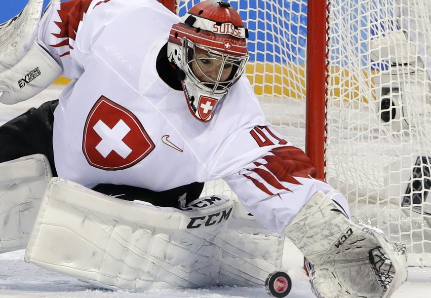 goalie Florence Schelling (41), of Switzerland, reaches for the puck during the third period of the preliminary round of the women&#039;s hockey game against Sweden at the 2018 Winter Olympics in Gang ...