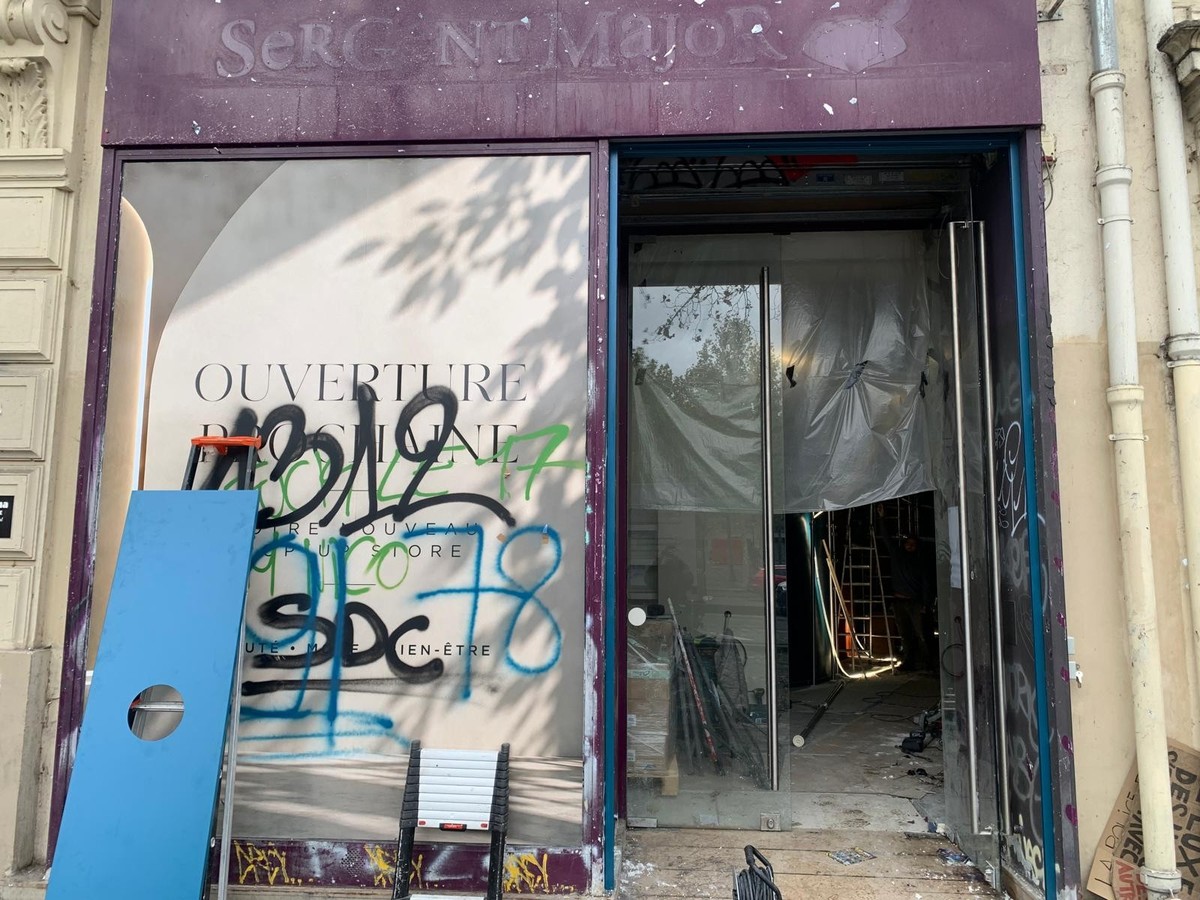 Paris, le 23 octobre 2026. Six jour après des manifestations et des émeutes la ville se prépare a un autre samedi de manifestations ce 24 octobre.