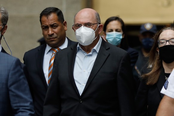 epa09316520 Allen Weisselberg, (C) the chief financial officer for the Trump Organization, departs from court after a hearing related to an indictment by the Manhattan district attorney&#039;s office  ...