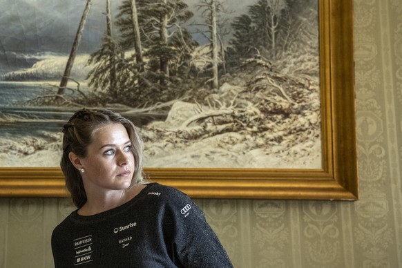 Die Schweizer Skirennfahrerin Corinne Suter waehrend einer Medienkonferenz im Hotel Waldstaetterhof in Brunnen am Dienstag, 14. Mai 2024 in Brunnen. (KEYSTONE/Urs Flueeler).
