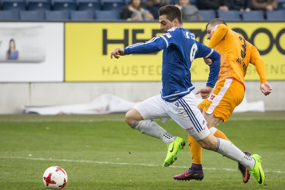 Luzern’s Tomi Juric, links, im Spiel gegen GCs Nemanja Antonov, rechts, im Rueckrunden Fussball Meisterschaftsspiel der Super League zwischen dem FC Luzern (FCL) und dem Grasshopper Club Zuerich (GCZ) ...