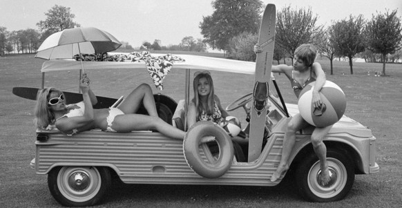 citroen mehari jeep auto frankreich https://www.challenges.fr/automobile/dossiers/en-images-les-50-ans-de-la-citroen-mehari_4873