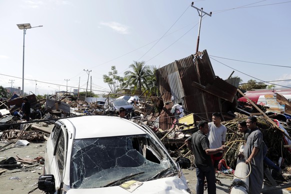 epa07058042 A general view of a tsunami devastated area in Talise beach, Palu, Central Sulawesi, Indonesia, 30 September 2018. According to reports, at least 384 people have died as a result of a seri ...