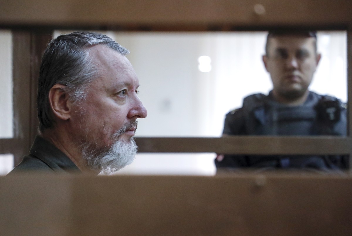 epa10826863 Former military commander of the self-proclaimed Donetsk People's Republic (DPR) Igor Strelkov (Girkin) attends a hearing on complaints from the defense against his arrest at the Mosc ...