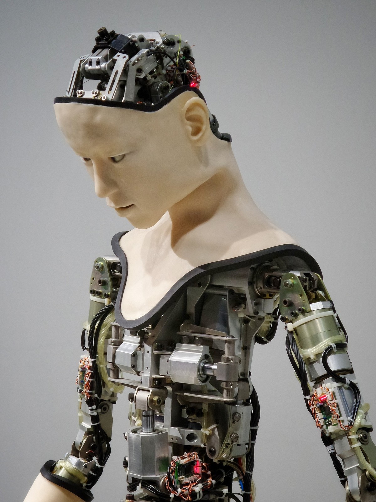 Bis zu einem humanoiden Roboter mit menschlichen Fähigkeiten ist es noch ein weiter Weg.