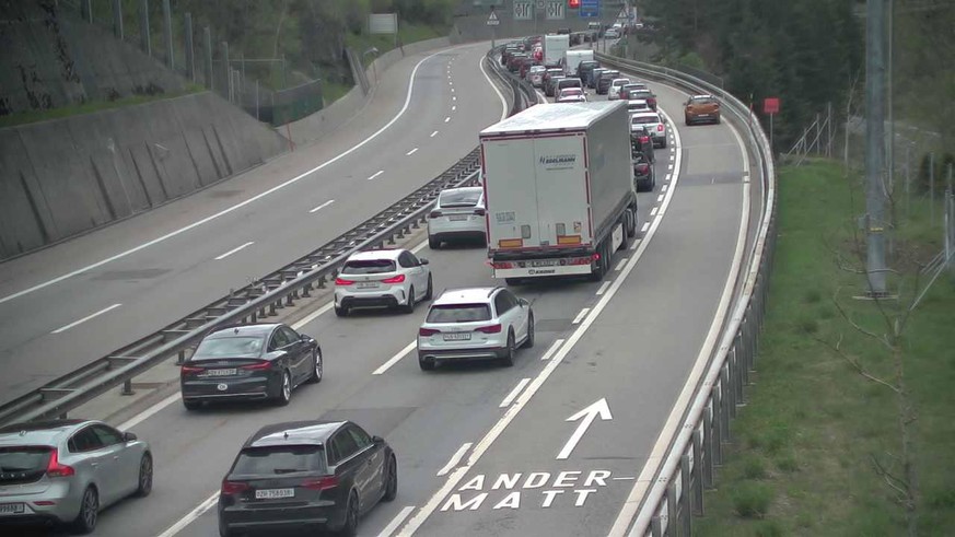 Aktueller Blick auf die A2 bei Andermatt.