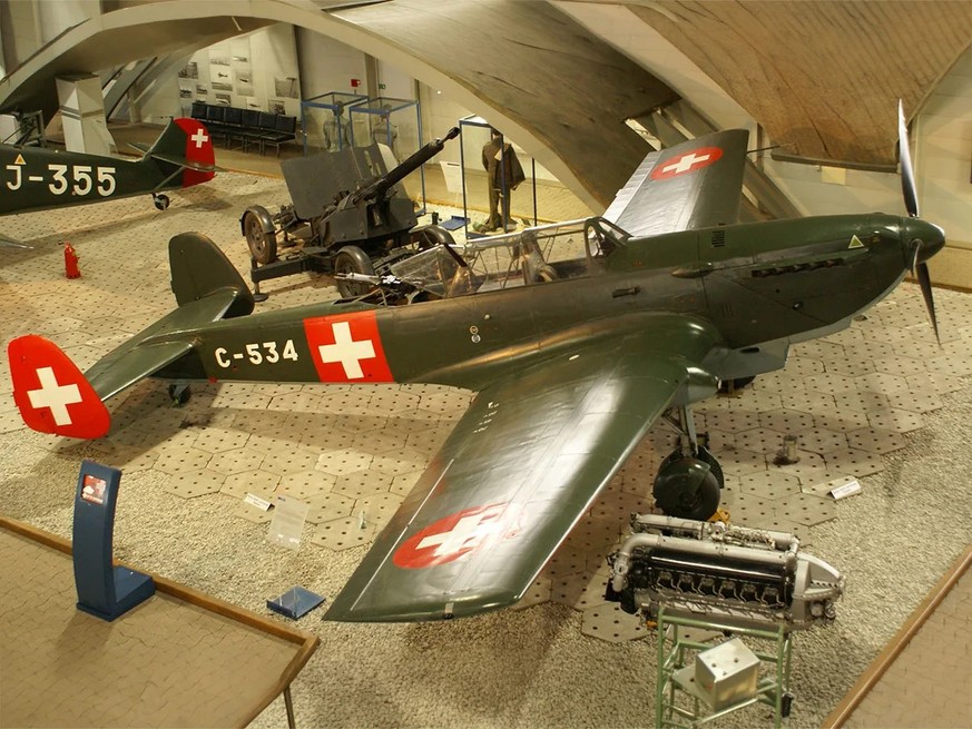 Fernaufklärer C-3603-1 der Schweizer Luftwaffe, im Einsatz von 1942 bis 1952.
https://commons.wikimedia.org/wiki/File:Swiss_Air_Force_C-3603-1.jpg