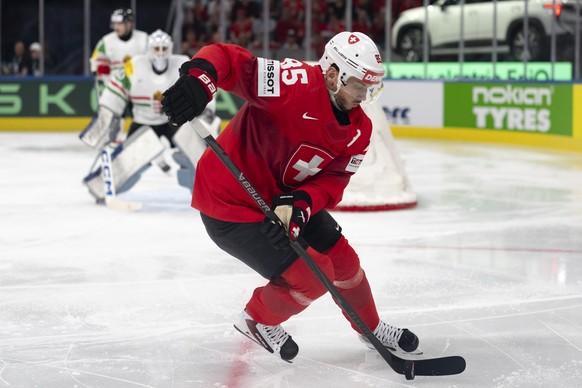 Switzerland's Sven Andrighetto in action during the 2026 IIHF Men's Ice Hockey World Championship preliminary round group A game between Switzerland and Hungary, at the Swiss Life Arena in Z ...