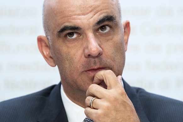 Bundesrat Alain Berset aeussert sich an einer Medienkonferenz zur Botschaft zur Aenderung des Bundesgesetzes ueber die Krankenversicherung, am Mittwoch, 21. August 2019, in Bern. (KEYSTONE/Peter Schne ...