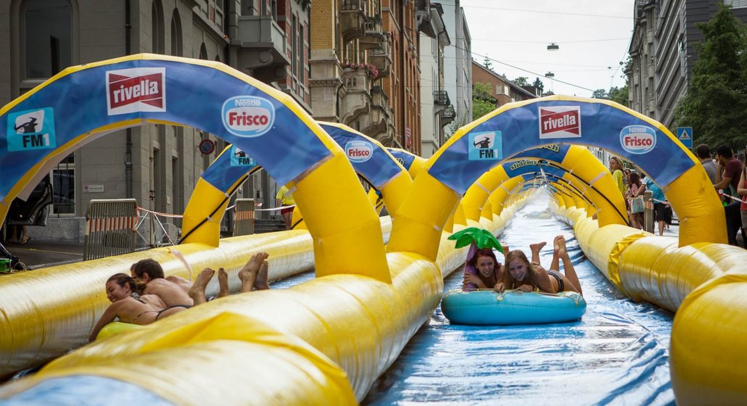 Auch diesen Sommer zieht die «Slide my City»-Tour durch drei Schweizer Städte.