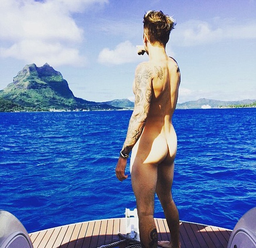 Das ist Justin Bieber von hinten. Und jetzt gibt es auch ein Bild von vorn (ja, nackt)