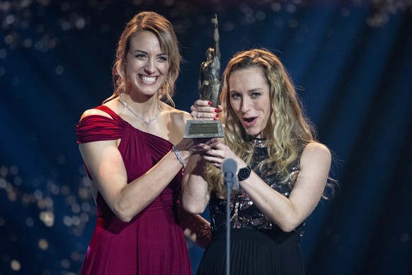 Das Beachvolleyball Team mit Nina Brunner und Tanja Hueberli erhalten den Preis Team des Jahres 2024 an der Verleihung der Sports Awards 2024, aufgenommen am Sonntag, 5. Januar 2025 in den Studios von ...