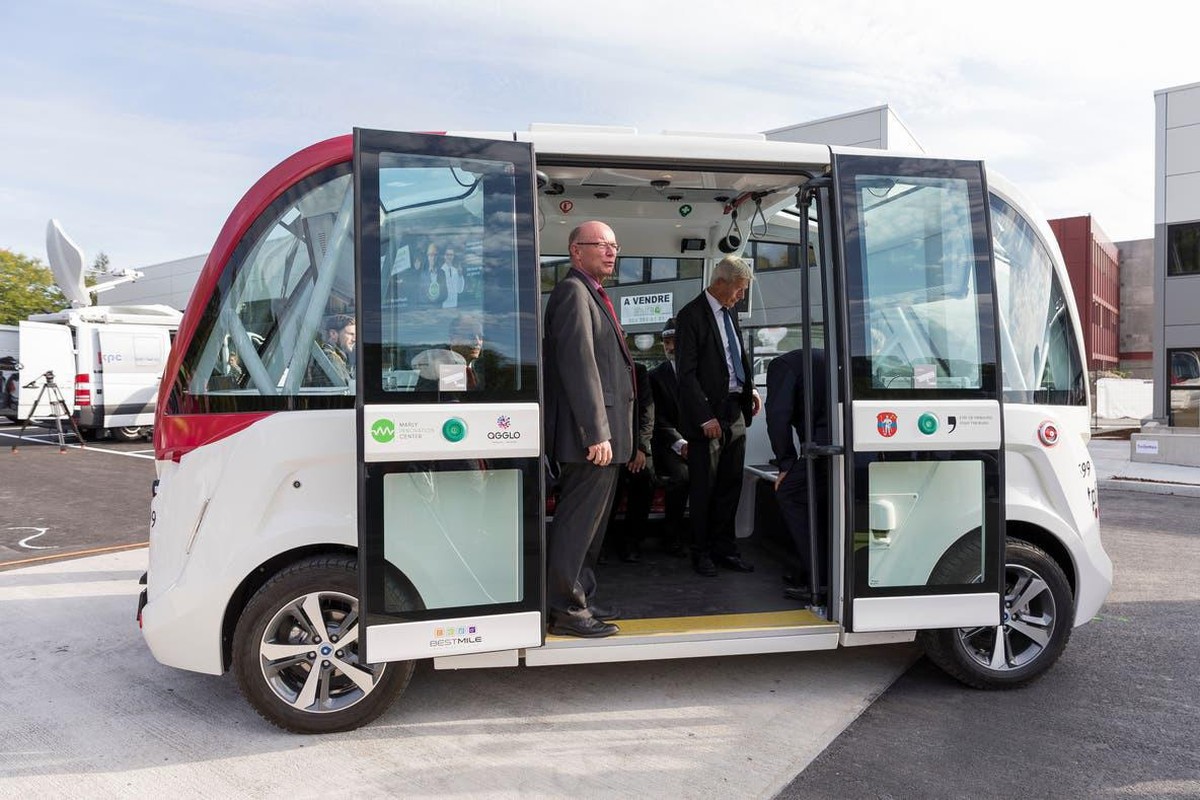 Der heutige SBB-Chef Vincent Ducrot präsentierte 2017 als Direktor der Freiburgischen Verkehrsbetriebe einen selbstfahrenden Kleinbus.
