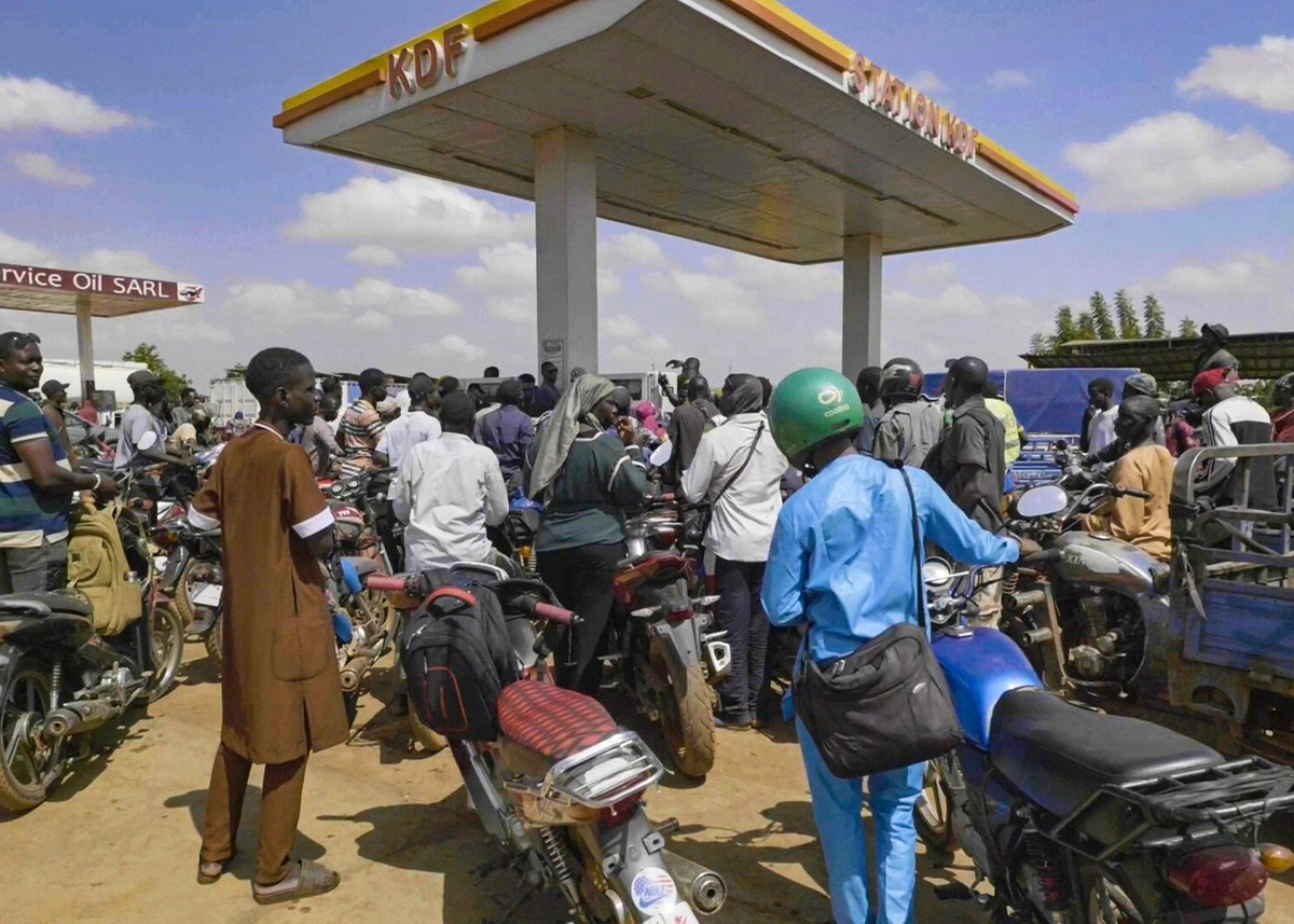 People queue with their motorcycles at a gas station amid a fuel shortage in Bamako Mali, Tuesday, Oct 7, 2025 (AP Photo)
Mali Fuel Crisis