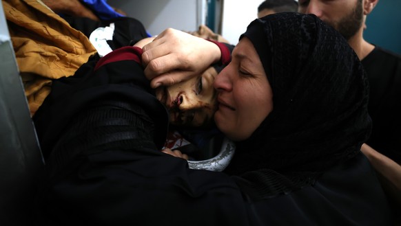 epaselect epa10928543 A relative of one of the Palestinians killed in an Israeli army operation in the Nur Shams refugee camp mourns at the morgue of Thabet Hospital in the West Bank city of Tulkarem, 20…