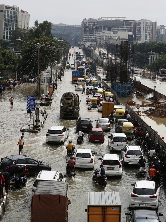 epa10164147 Vehicles are stuck in a massive traffic jam on flooded road on Outer Ring Road following a heavy rainfall, in Bangalore, India, 06 September 2022. According to Karnataka State Natural Disa ...