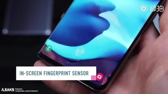 Einen Fingerabdruck-Scanner sucht man auf der Rückseite vergeblich, den hat Samsung in den Touchscreen integriert.