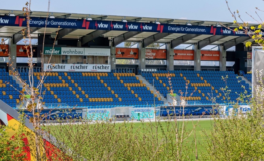 THEMENBILD - das gesperrte Fussballstadion des Cashpoint SCR Altach. Wegen des Coronavirus wurde der Spielbetrieb in der Oesterreichischen Bundesliga eingestellt. Wann Fussballspiele wieder stattfinde ...