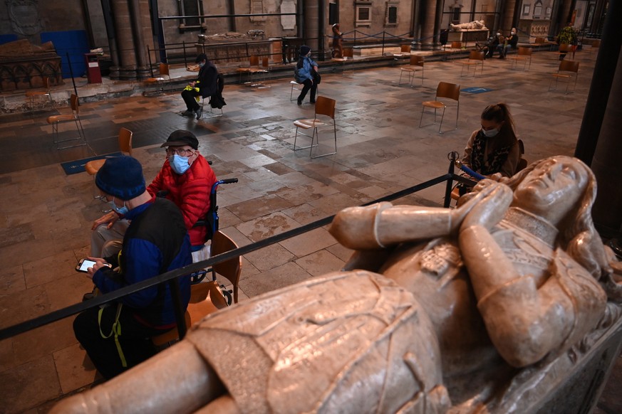 epa08951826 People rest in the waiting area after receiving the Pfizer-BioNTech vaccine at a vaccination centre in Salisbury Cathedral in Salisbury, Britain, 20 January 2021. More than four million pe ...