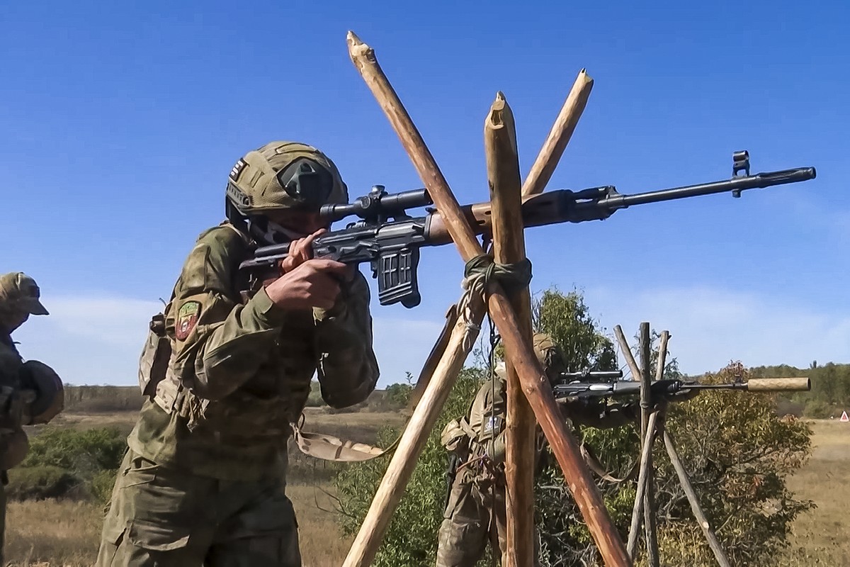 In this photo released by Russian Defense Ministry Press Service on Wednesday, Oct. 2, 2024, A Russian soldier attends combat training for assault units at an undisclosed location in Ukraine. (Russian ...