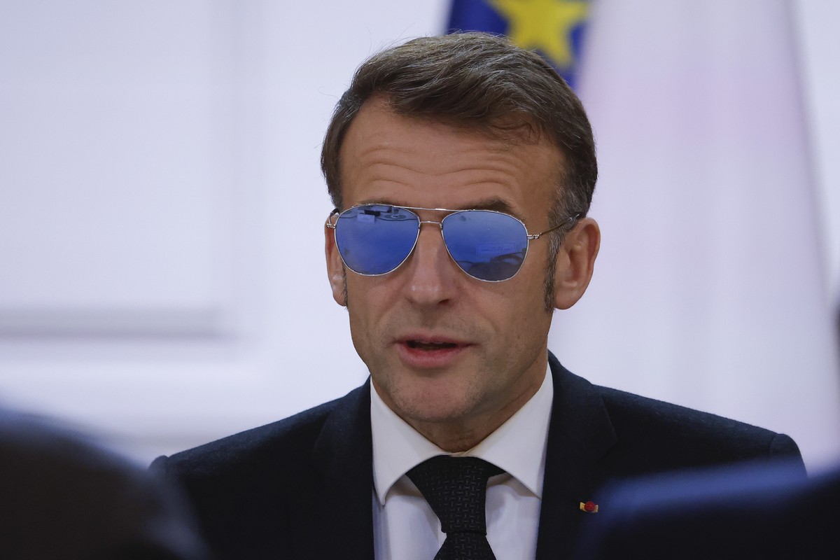 epa12653896 French President Emmanuel Macron speaks during a meeting on the institutional future of New Caledonia at the Elysee Palace in Paris, France, 16 January 2026. EPA/YOAN VALAT / POOL