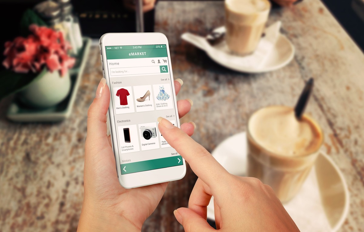 La plupart des Suisses font leurs achats sur internet avec leur smartphone.