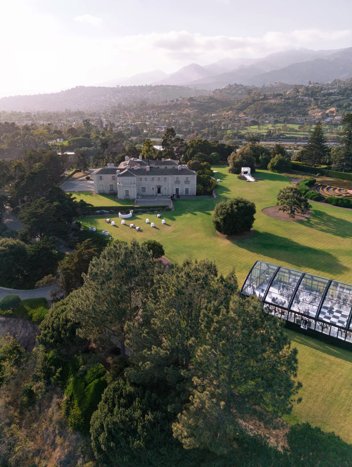 Demi Lovato et Jordan «Jutes» Lutes se sont mariée dans un domaine historique de Santa Barbara en Californie.