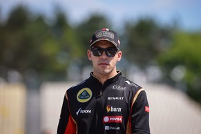 Pastor Maldonado bleibt Lotus treu.