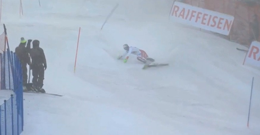 Luca Aernis Podestträume platzen im Slalom schon früh.
