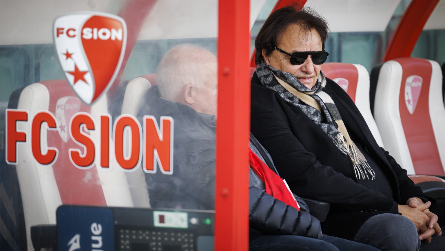 Le president du FC Sion Christian Constantin attend le debut de la rencontre du championnat de football de Super League entre le FC Sion et le FC Zurich le dimanche 30 octobre 2022 au stade de Tourbil ...