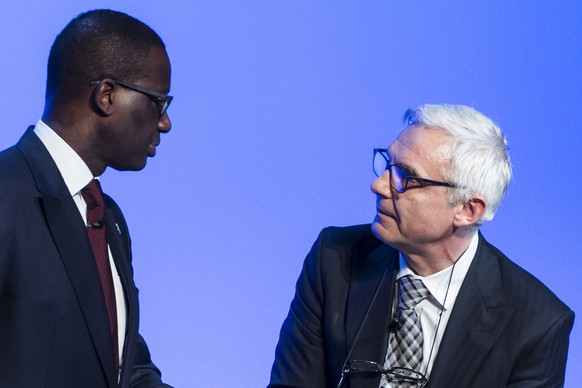 epa08199742 (FILE) Tidjane Thiam, left, CEO Credit Suisse, and Urs Rohner, right, chairman Credit Suisse, after an extraordinary general assembly in Bern, Switzerland, 19 November 2015 (reissued 07 Fe ...