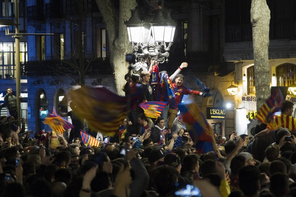 epa05837612 FC Barcelona&#039;s fans celebrate the 6-1 wom against Paris Saint-Germain and their qualification after the UEFA Champions League second leg round of 16 match, in the Canaletas square in  ...