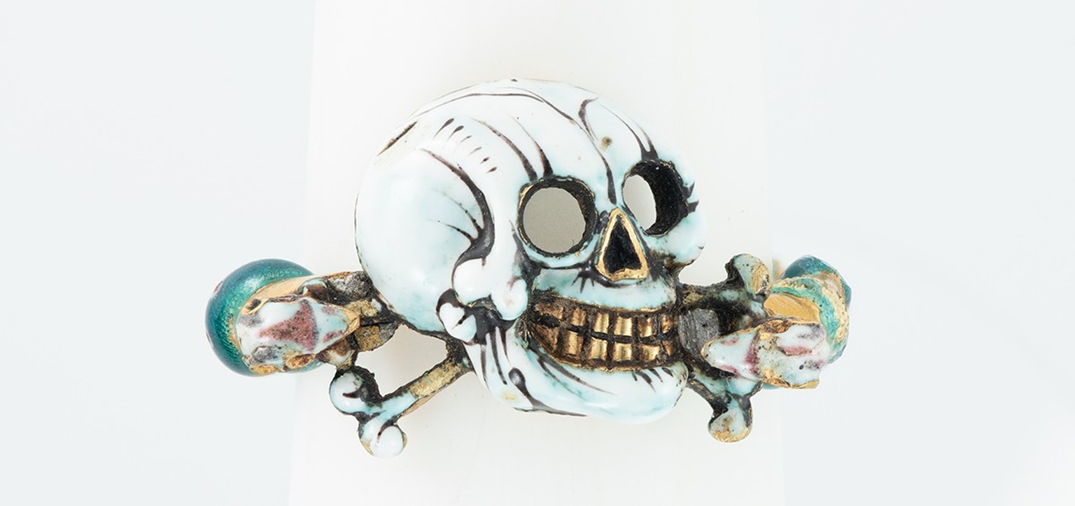 This 18th century ring symbolizes the bond between life and death.  The snake heads on the sides represent death and rebirth in combination with the skull and crossbones.