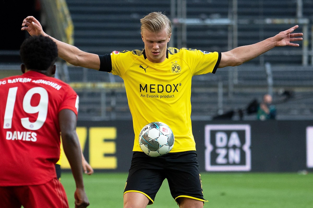 epa08445898 Dortmund's Erling Haaland in action during the German Bundesliga soccer match between Borussia Dortmund and FC Bayern Munich at Signal Iduna Park in Dortmund, Germany, 26 May 2020. Ba ...