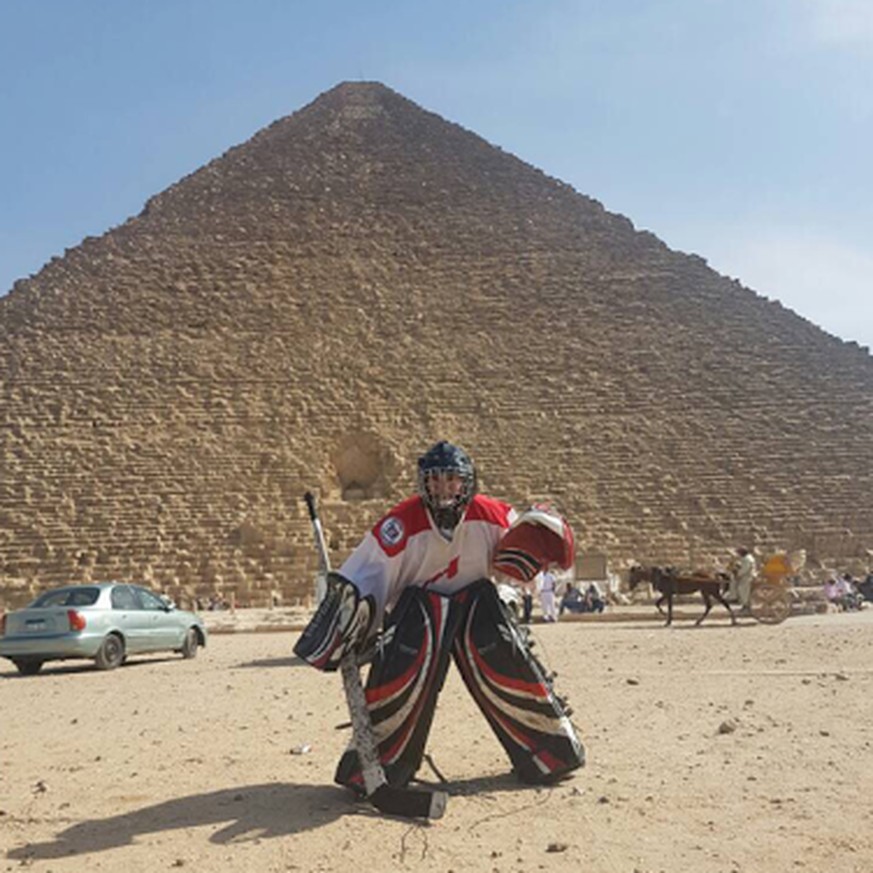 Der «Travelling Goalie» bei den Pyramiden in Gizeh.