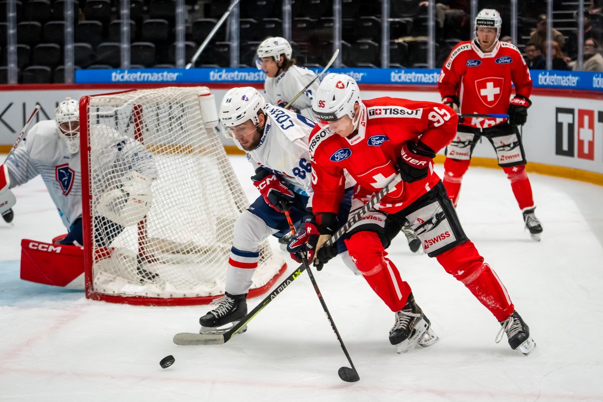 Switzerland's Tyler Moy, right, in action against France's Lucien Onno, left, during the friendly match in preparation of the Ice Hockey World Championship between Switzerland and France at  ...