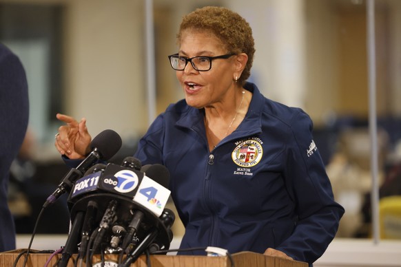 epa12167257 Los Angeles Mayor Karen Bass addresses the media during a press conference at the City of Los Angeles Emergency Operation Center, in Los Angeles, California, USA, 09 June 2025. US Presiden ...