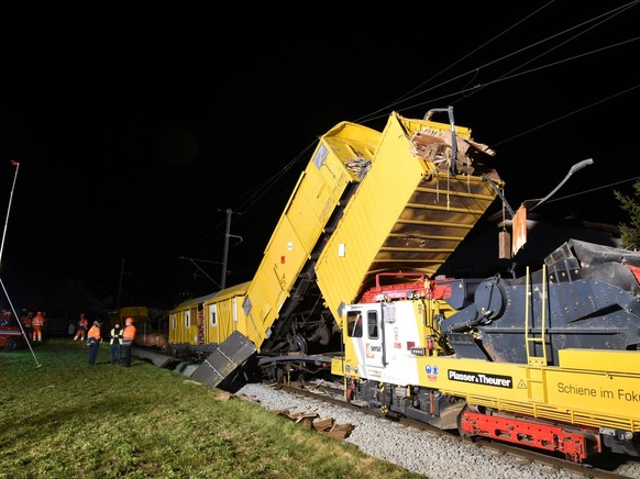 In der Nacht auf Donnerstag ist in Cazis ein Bauzug der Rhätischen Bahn (RhB) auf einen weiteren stehenden Bauzug aufgefahren. Es entstand ein Sachschaden in der Höhe von mehreren hunderttausend Frank ...